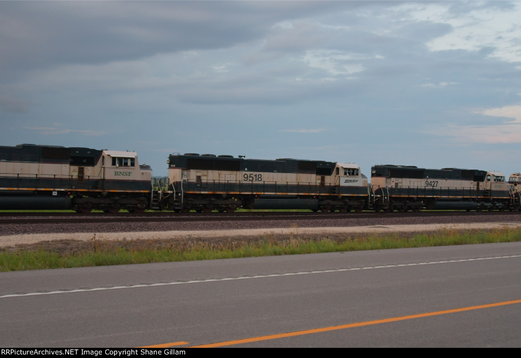 BNSF 9518 Roster shot.